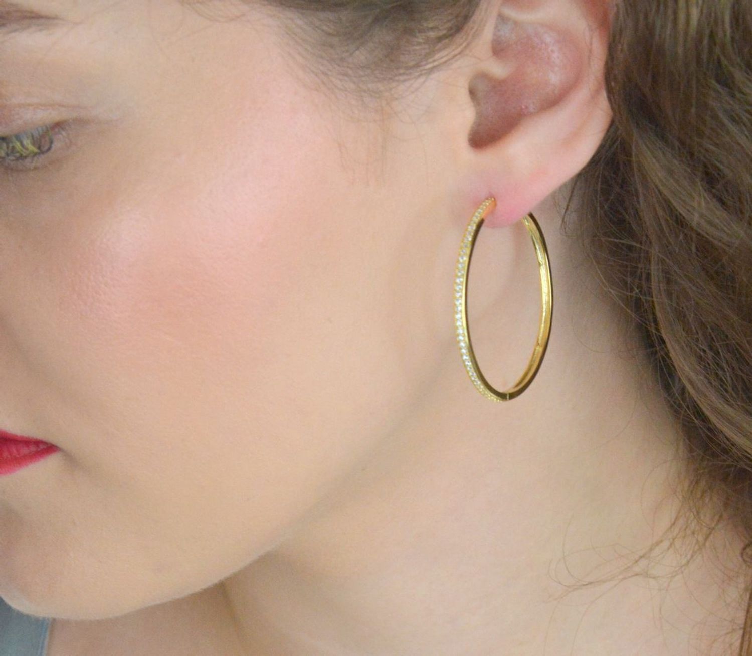 MINET pozłacane kolczyki w kształcie kwadratowych kół (4 cm), wykonane ze srebra próby 925, ozdobione białymi cyrkoniami. Elegancki design i trwałe wykończenie – idealne na wyjątkowe okazje.1.jpg