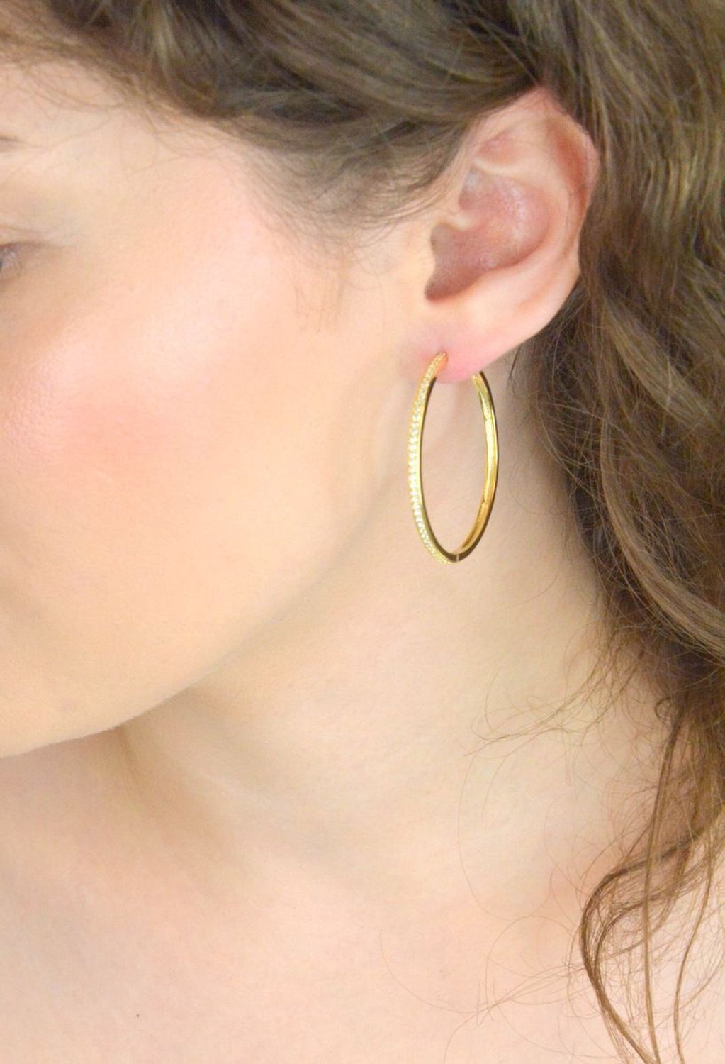 MINET pozłacane kolczyki w kształcie kwadratowych kół (4 cm), wykonane ze srebra próby 925, ozdobione białymi cyrkoniami. Elegancki design i trwałe wykończenie – idealne na wyjątkowe okazje.1.jpg