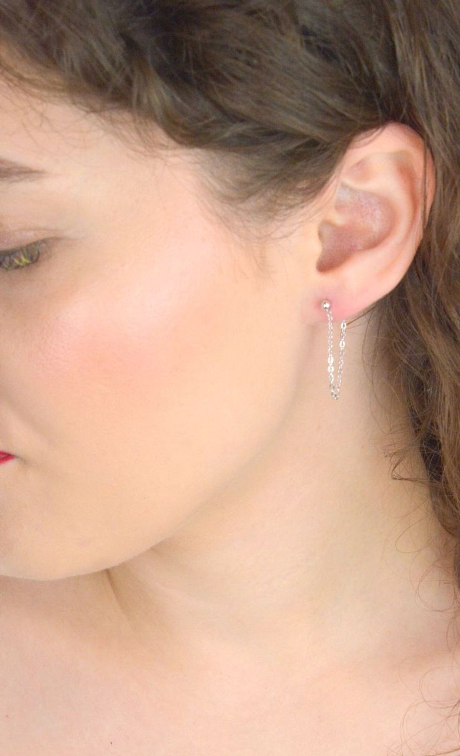 Srebrne kolczyki MINET z delikatnym łańcuszkiem – lekka i stylowa biżuteria z rodowanego srebra próby 925. Idealne na co dzień i na wyjątkowe okazje.1.jpg