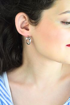 Kolczyki srebrne damskie JMAN0643E00 – koła skręcone 2,2 cm, próba 925 (5).jpg