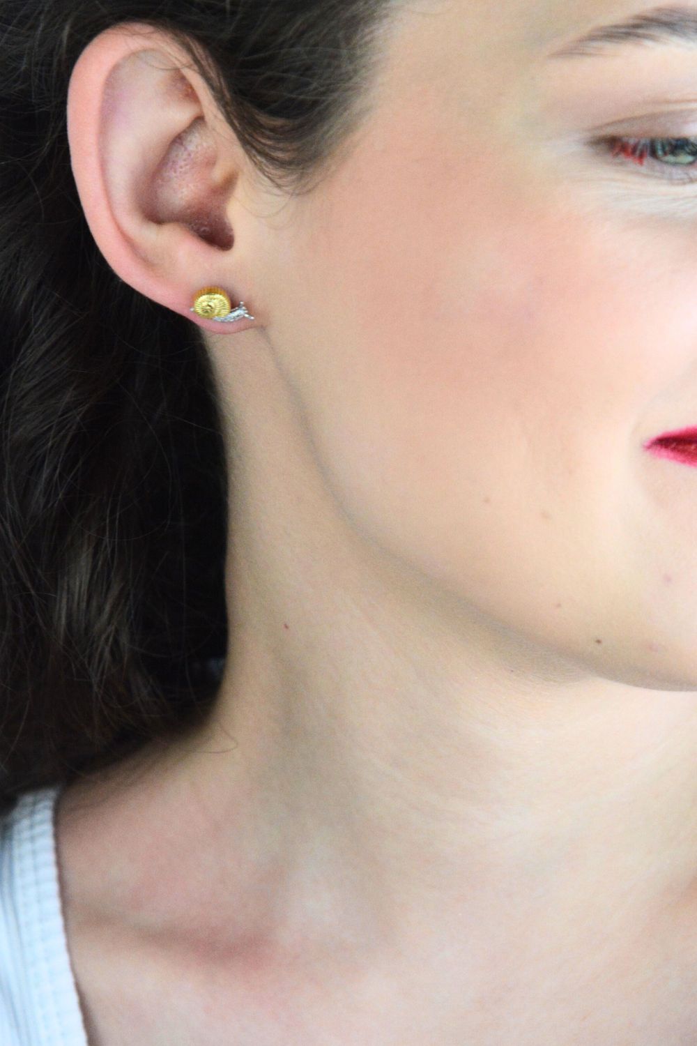 Wyjątkowe kolczyki ślimaki od marki MINET wykonane z rodowanego srebra próby 925 z pozłacanym 14K wykończeniem. Subtelna biżuteria idealna na co dzień i na specjalne okazje.1.jpg