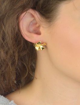 Odkryj srebrne pozłacane kolczyki w kształcie kwiatków 🌸 wykonane ze srebra próby 925. Delikatny blask, zapięcie na sztyft i elegancki design. Idealne na prezent! (5).JPG