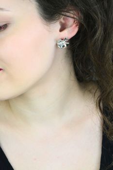 Kolczyki srebrne damskie JMAN5028SE00 – duże kwiatki 2 cm, próba 925 (1).jpg