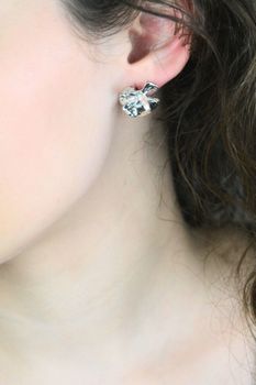 Kolczyki srebrne damskie JMAN5028SE00 – duże kwiatki 2 cm, próba 925 (5).jpg