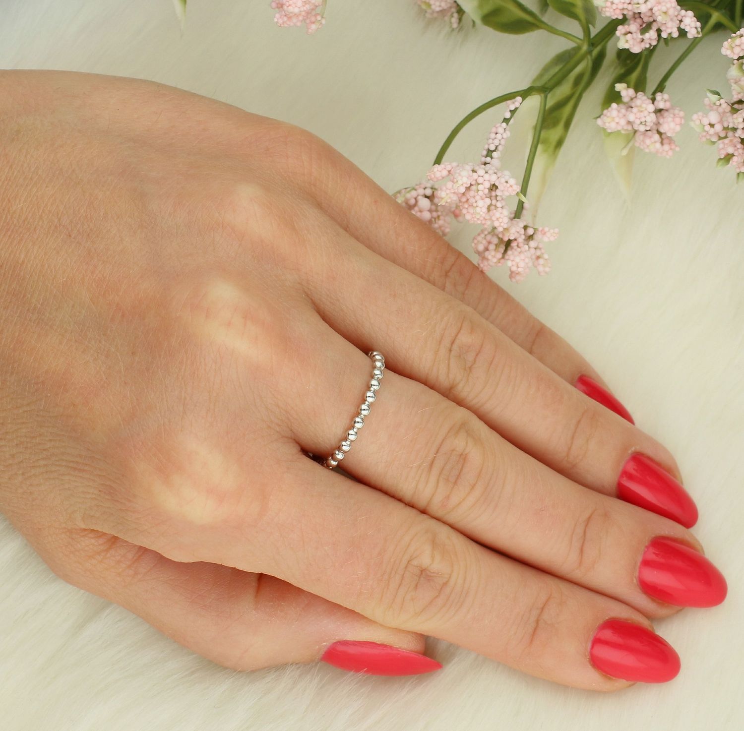 Pierścionek srebrny kuleczki próba 925, JMAS0056SR54 Srebrny pierścionek wykonany z najwyższej jakości srebra o prostej formie. Idealny pomysł na prezent dla każdej kobiety. 1.jpg