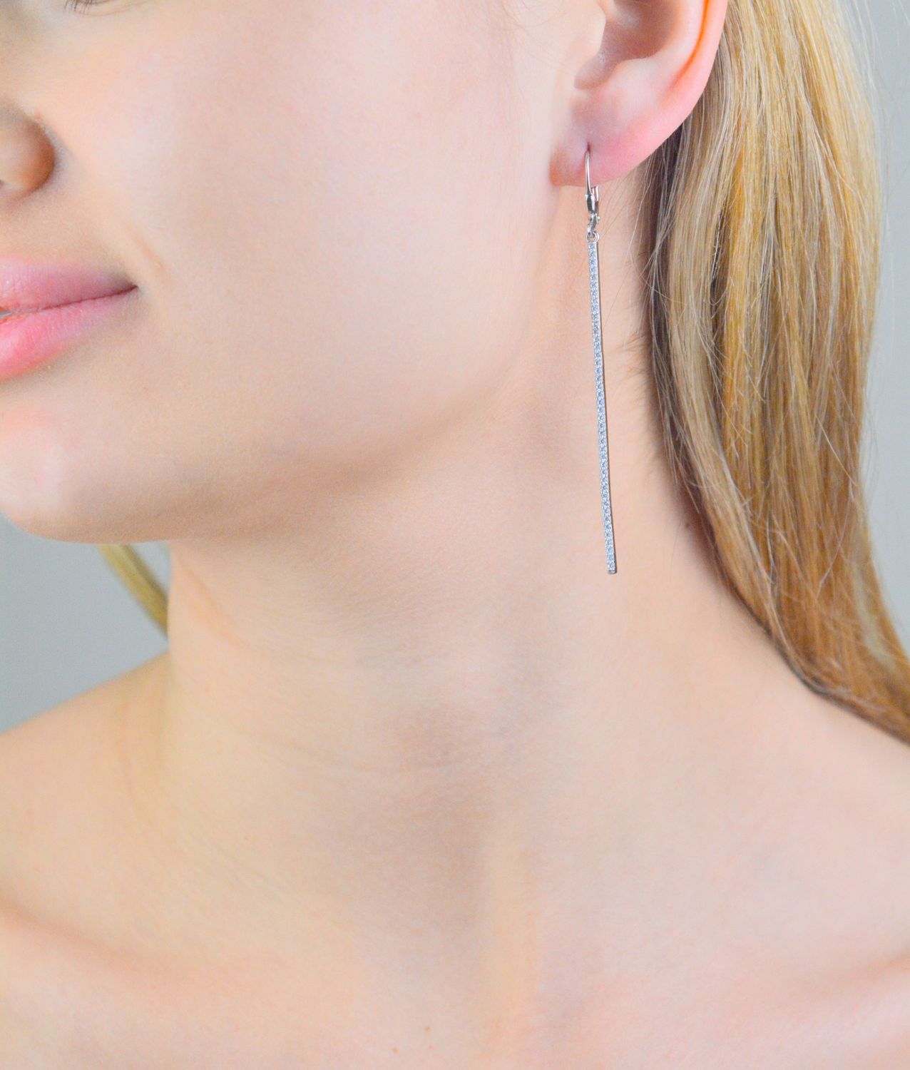 Kolczyki wiszące patyczki z cyrkoniami próba 925, JMAS0066SE01 Srebrne kolczyki zostały wykonane z najwyższej jakości srebra próby 925. Idealny prezent dla każdej kobiet.jpg