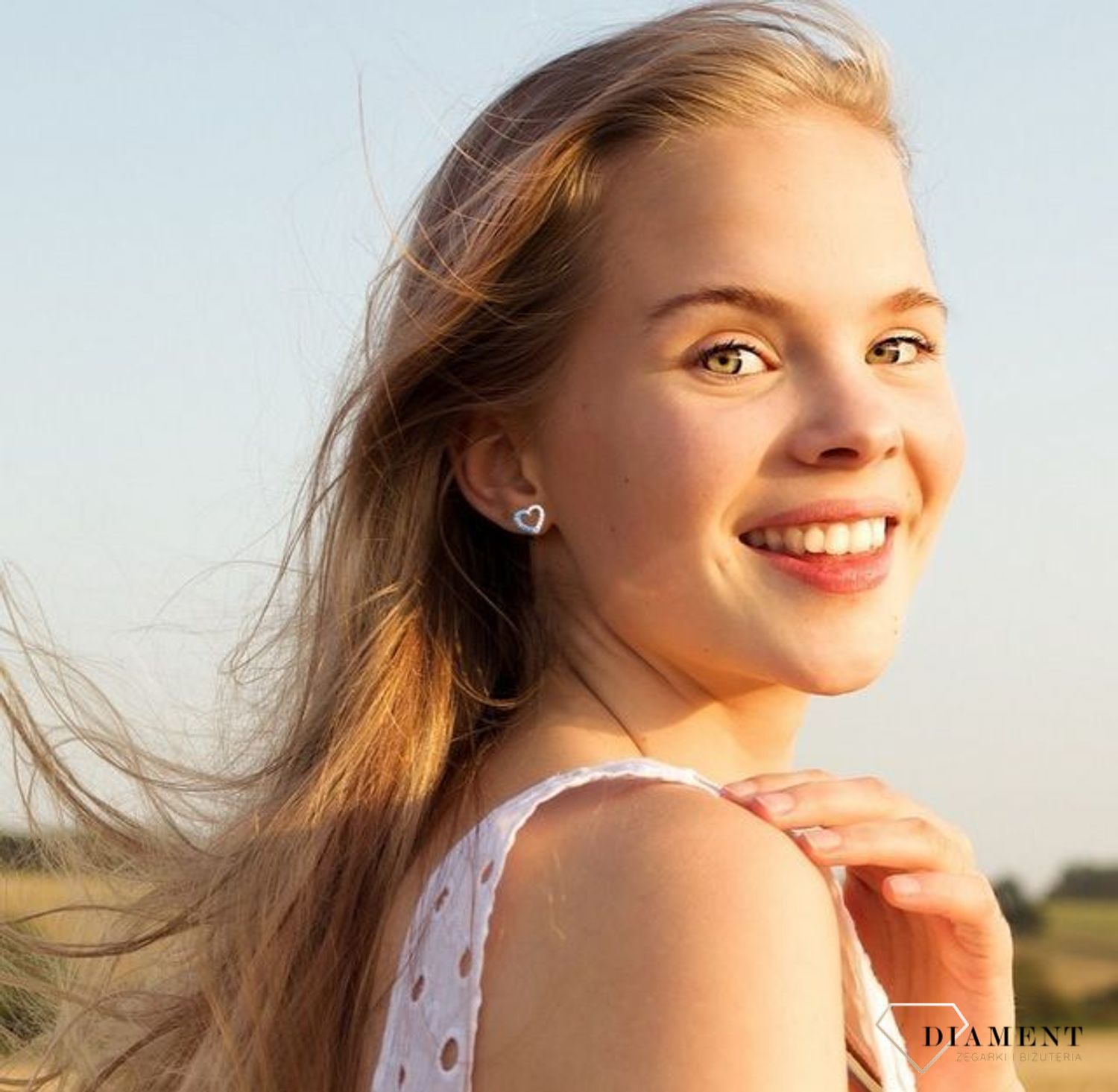 Srebrne kolczyki 925 serca ozdobione cyrkonią JMAS0107AE00 (2).jpg