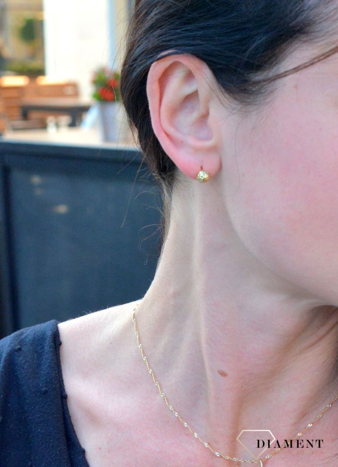 Srebrne kolczyki pozłacane kulki z ozdobnym grawerem JMAS0117GE00.jpg