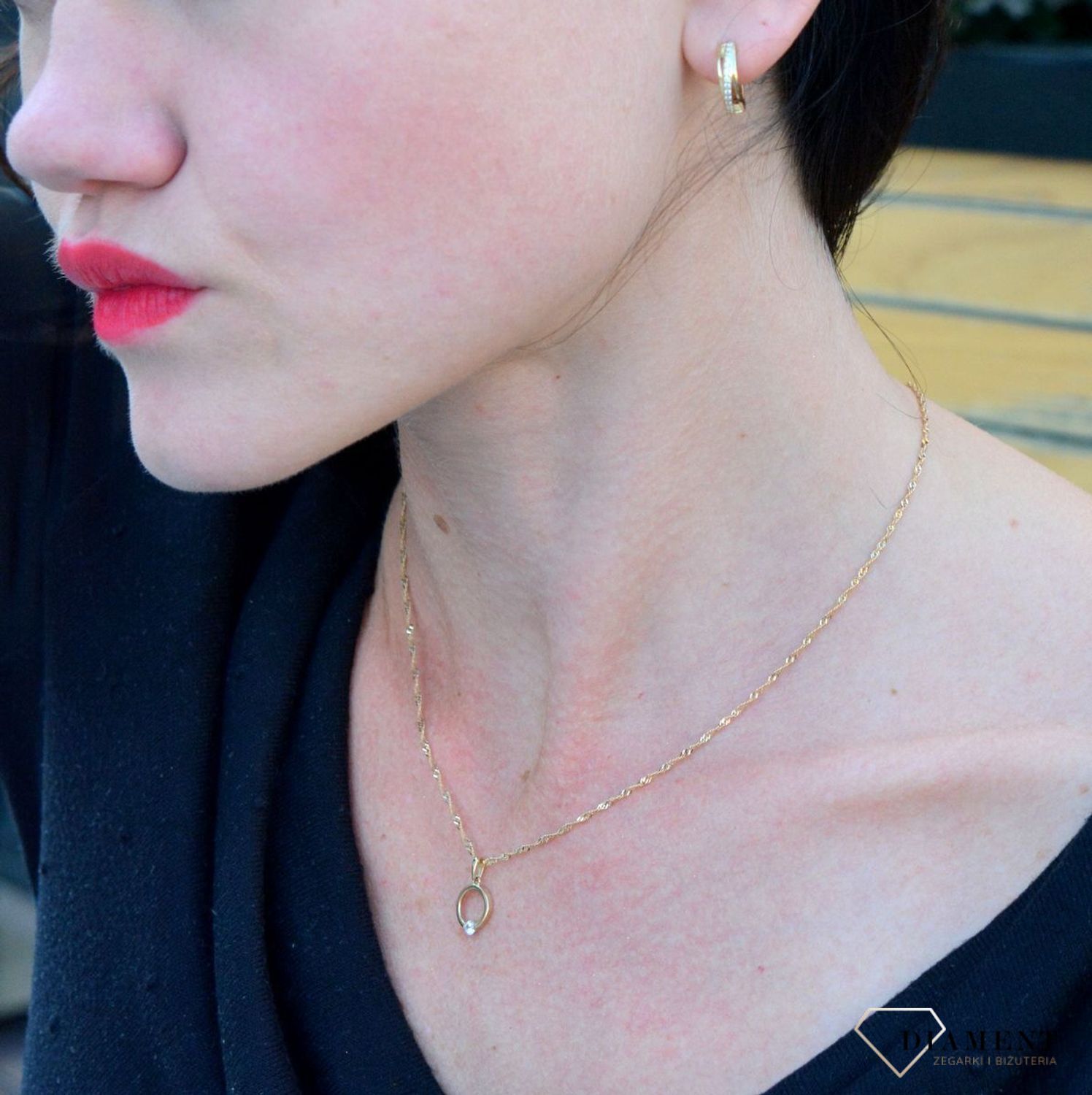 Srebrne kolczyki pozłacane kółka z ozdobnym wzorem z cyrkonii JMAS0118GE00.jpg