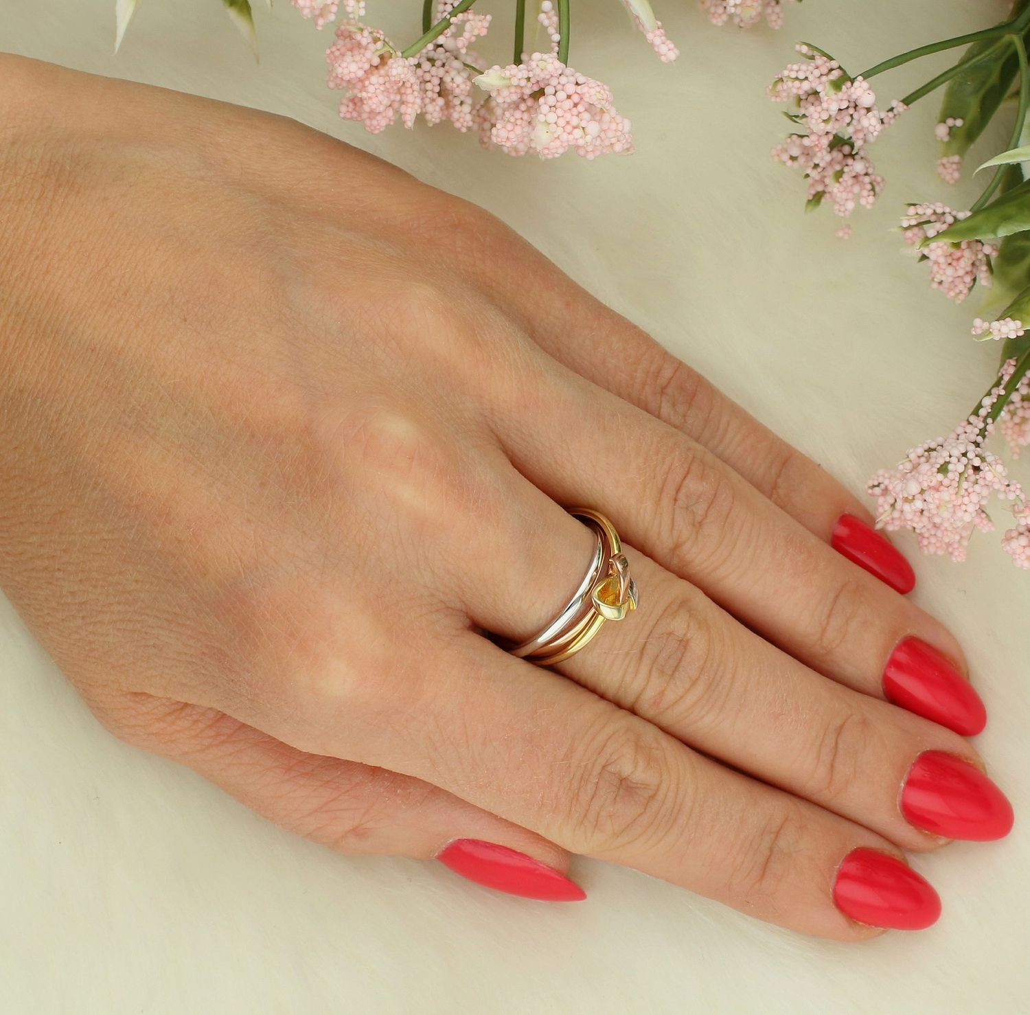 Pierścionek trzy obrączki srebro pozłacane próba 925, JMAS0124MR Srebrny pierścionek wykonany z najwyższej jakości srebra o prostej formie. Idealny pomysł na prezent dla każdej kobiety.  1.jpg