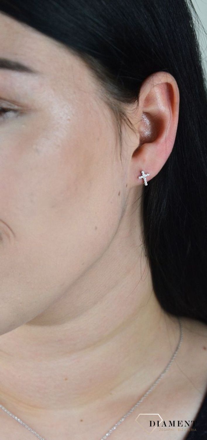 Srebrne kolczyki krzyżyk z cyrkonią JMAS0130SE00.jpg