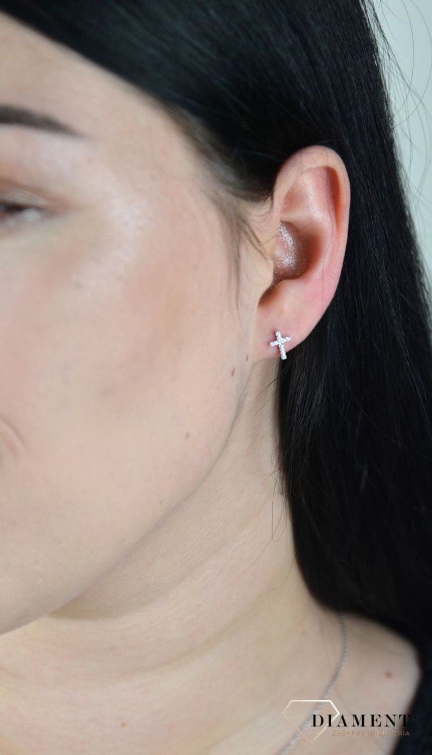 Srebrne kolczyki krzyżyk z cyrkonią JMAS0130SE00.jpg