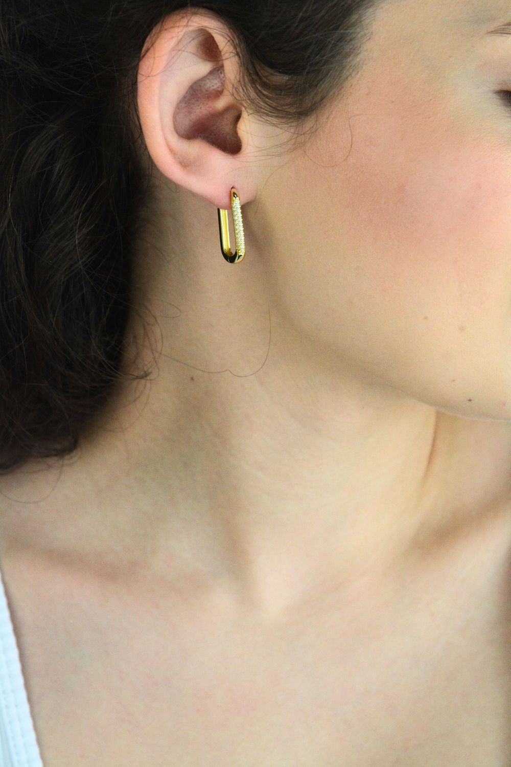 Pozłacane kolczyki MINET z srebra próby 925 i 14K złotem, owalne, wysadzane cyrkoniami. Elegancka, nowoczesna biżuteria damska, waga 4,10 g, idealna na prezent.1.jpg