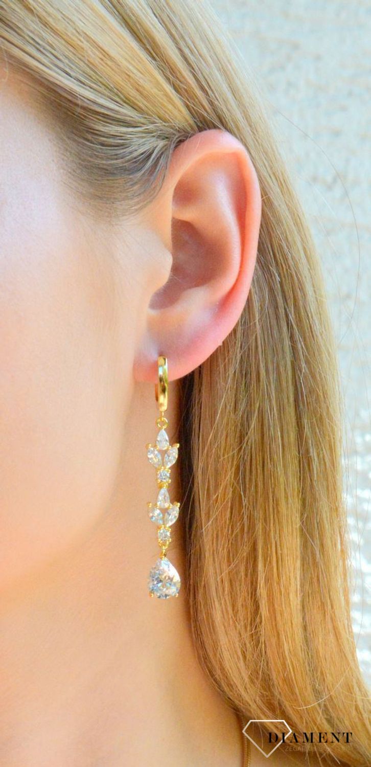 Srebrne kolczyki damskie 925 wiszące listki z cyrkoniami pokryte złotem JMAS0213GE00. Srebrne kolczyki damskie. Kolczyki srebrne wiszące z cyrkoniami. Srebrne kolczyki wiszące bogate cyrkonie. Srebrne kolczyki pozłacane idealne na prezent..jpg