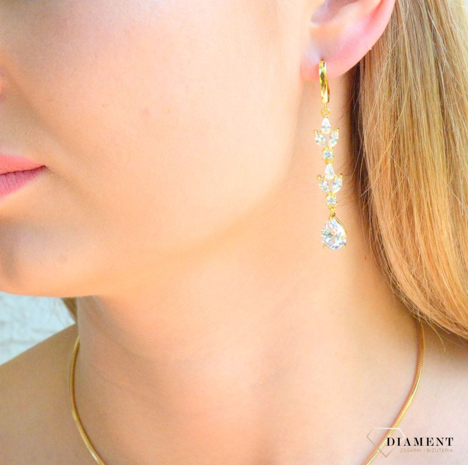 Srebrne kolczyki damskie 925 wiszące listki z cyrkoniami pokryte złotem JMAS0213GE00. Srebrne kolczyki damskie. Kolczyki srebrne wiszące z cyrkoniami. Srebrne kolczyki wiszące bogate cyrkonie. Srebrne kolczyki pozłacane idealne na prezent..jpg