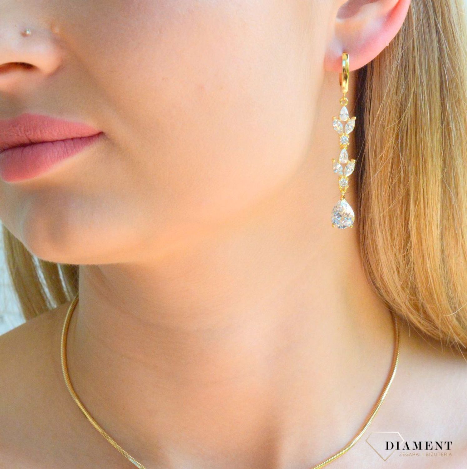 Srebrne kolczyki damskie 925 wiszące listki z cyrkoniami pokryte złotem JMAS0213GE00. Srebrne kolczyki damskie. Kolczyki srebrne wiszące z cyrkoniami. Srebrne kolczyki wiszące bogate cyrkonie. Srebrne kolczyki pozłacane idealne na prezent..jpg