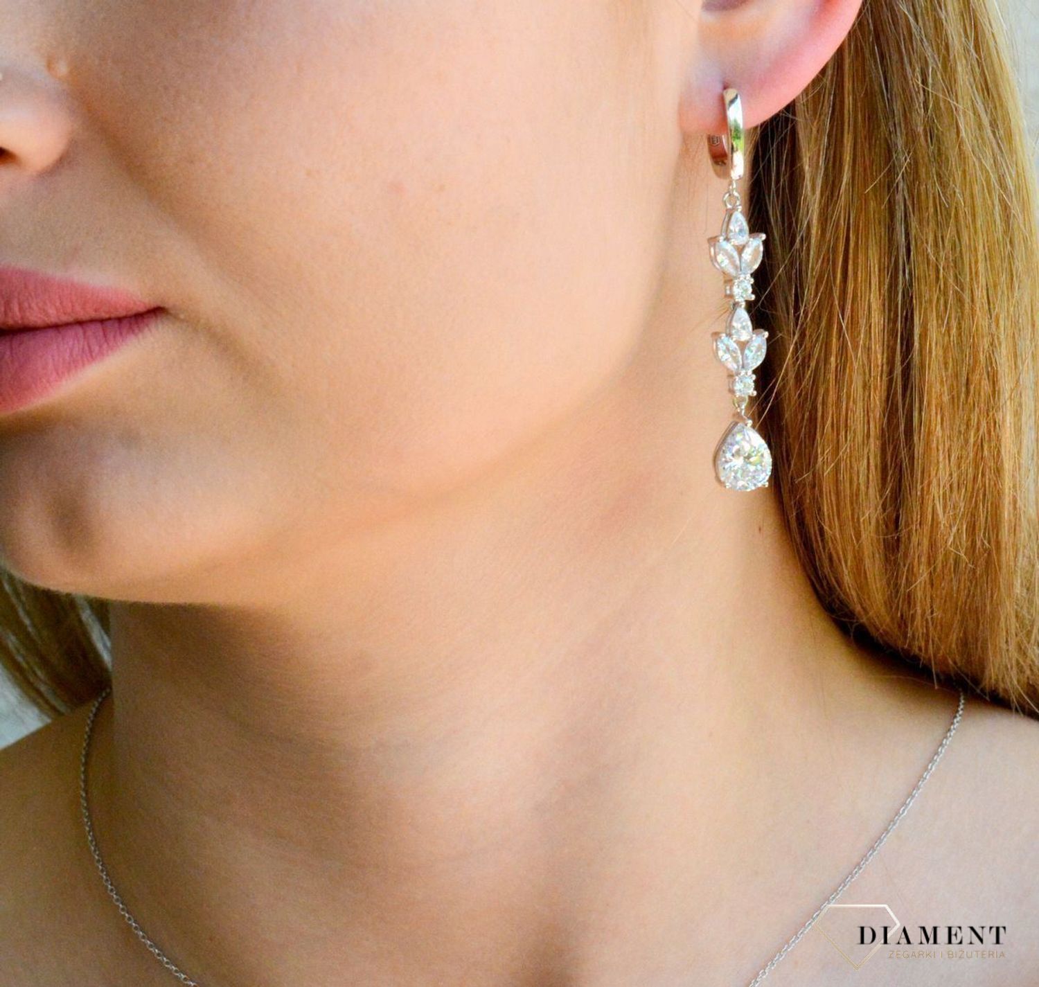 Srebrne kolczyki damskie 925 wiszące listki z cyrkoniami JMAS0213SE00.  Srebrne kolczyki damskie. Kolczyki srebrne wiszące z cyrkoniami. Srebrne kolczyki wiszące bogate cyrkonie. Srebrne kolczyki idealne na prezent..jpg