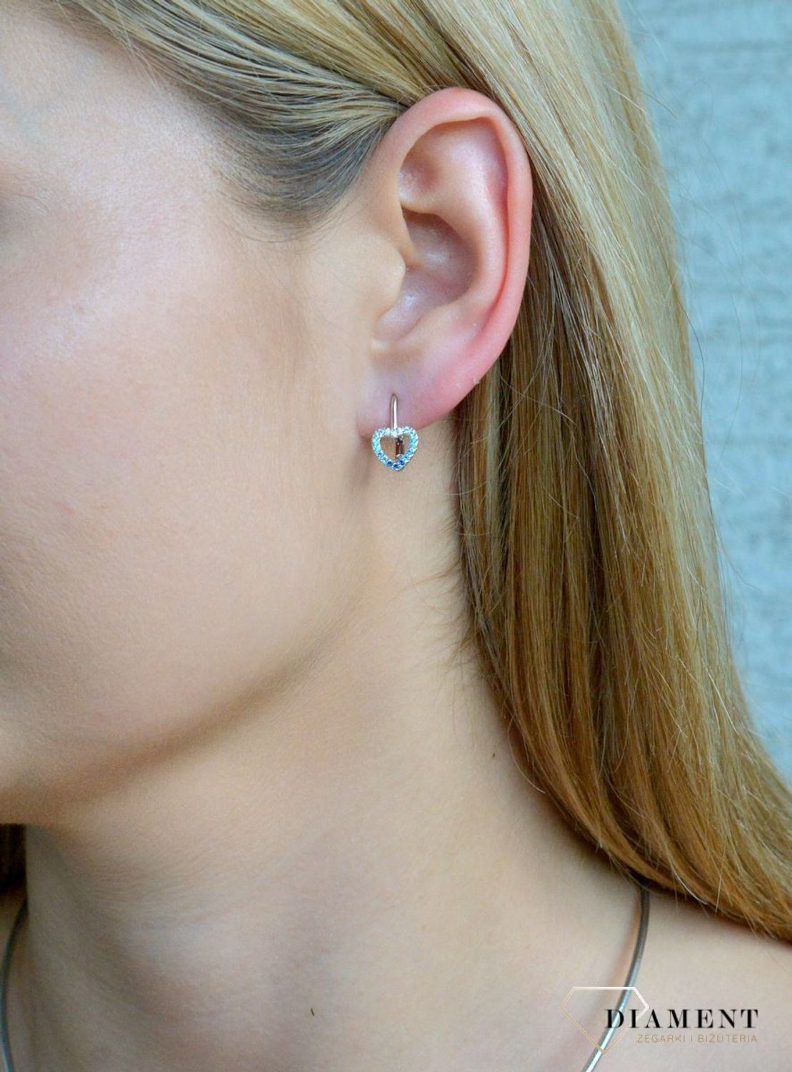 Srebrne kolczyki dla dziewczynki. Kolczyki srebrne dziecięce. Srebrne kolczyki na bigiel z cyrkoniami. Srebrne kolczyki różowe serduszka idealne na prezent.jpg