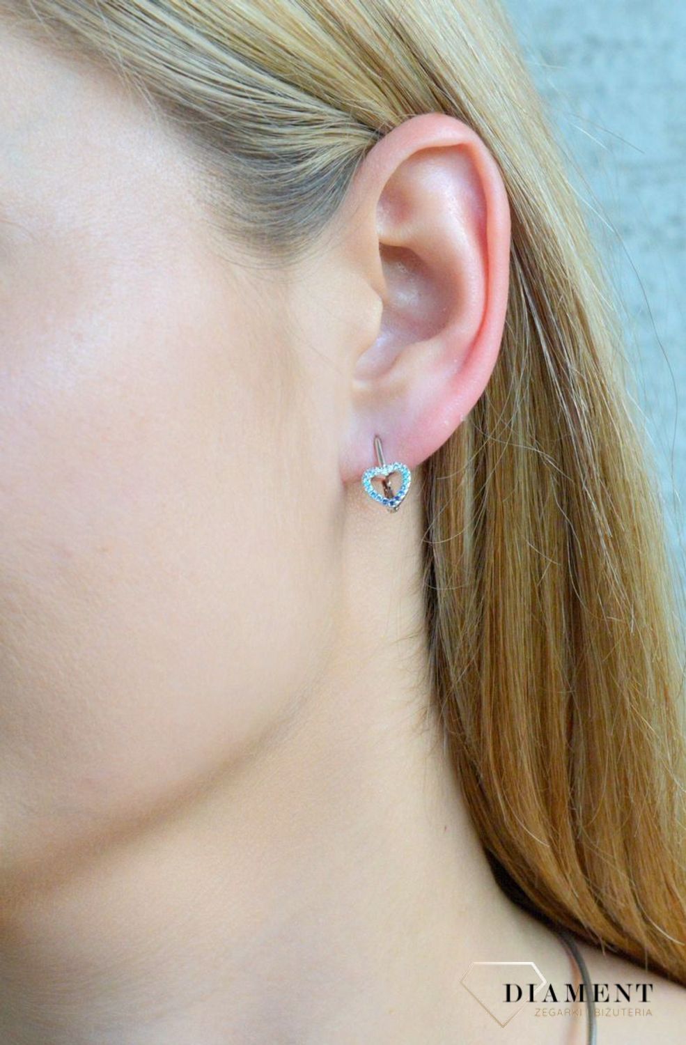 Srebrne kolczyki dla dziewczynki. Kolczyki srebrne dziecięce. Srebrne kolczyki na bigiel z cyrkoniami. Srebrne kolczyki różowe serduszka idealne na prezent.jpg