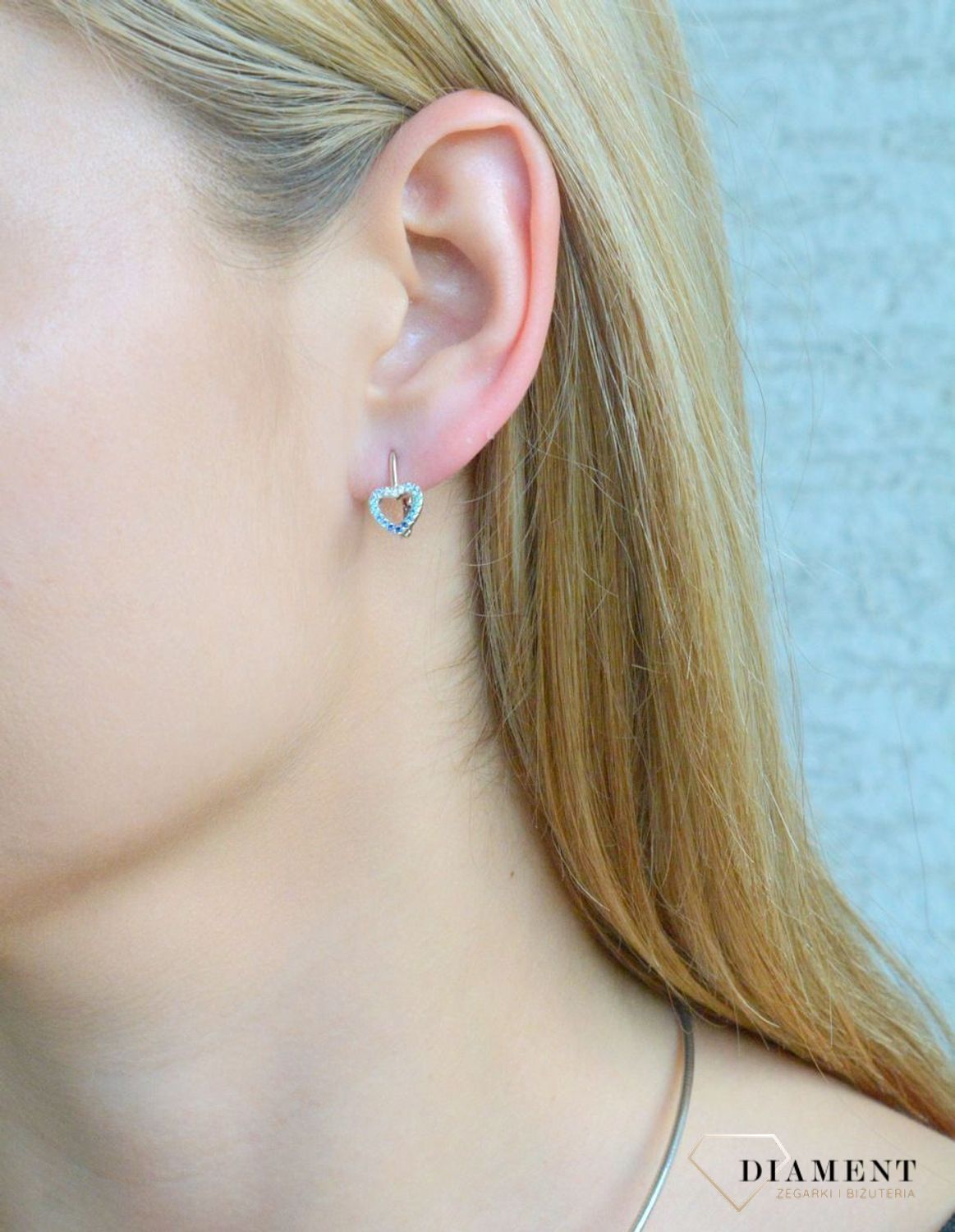 Srebrne kolczyki dla dziewczynki. Kolczyki srebrne dziecięce. Srebrne kolczyki na bigiel z cyrkoniami. Srebrne kolczyki różowe serduszka idealne na prezent.jpg