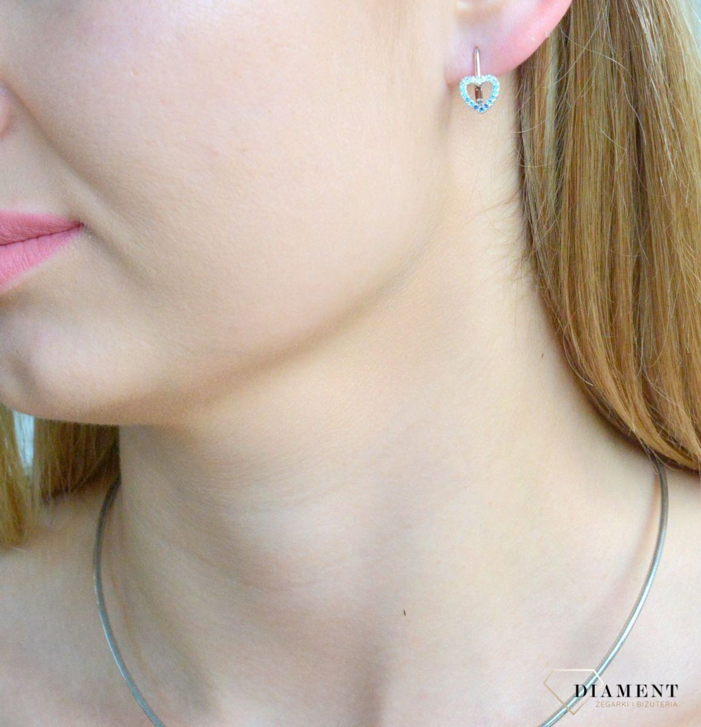 Srebrne kolczyki dla dziewczynki. Kolczyki srebrne dziecięce. Srebrne kolczyki na bigiel z cyrkoniami. Srebrne kolczyki różowe serduszka idealne na prezent.jpg