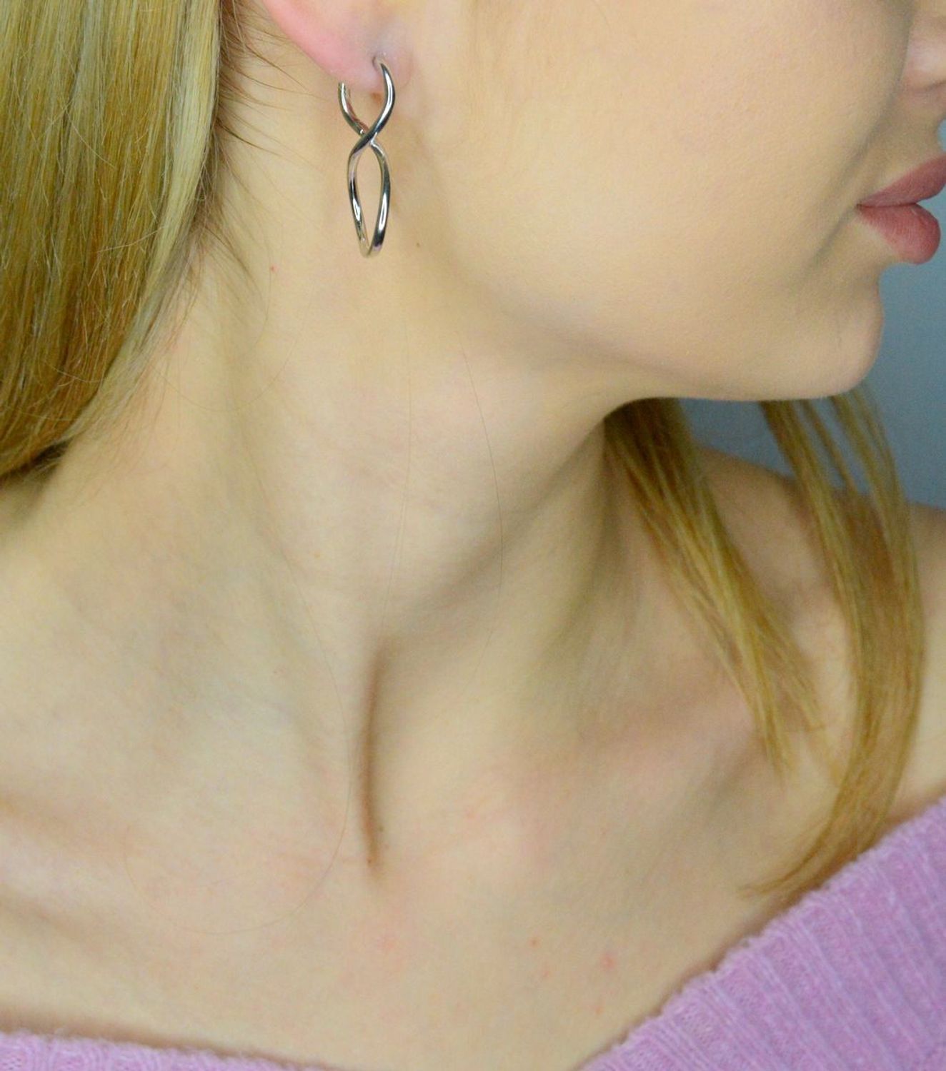 Kolczyki srebrne nowoczesne wiszące próba 925, JMAS0250SE00 Srebrne kolczyki zostały wykonane z najwyższej jakości srebra próby 925. Idealny prezent dla każdej kobiety. Srebrne kolczyki posiadają 1.png