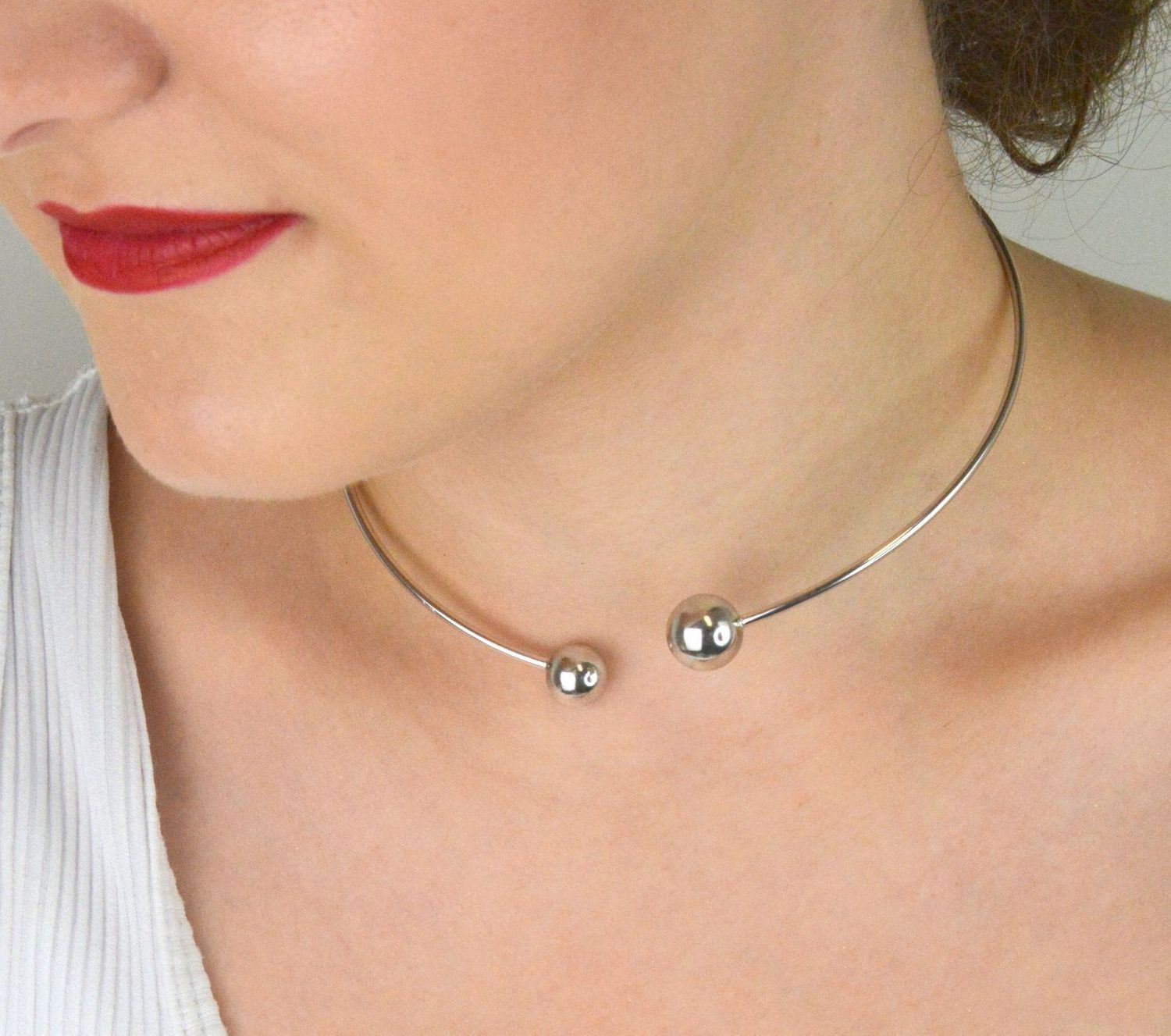 MINET srebrny naszyjnik z kulkami rodowany Ag 925, idealny na wąską szyję 30-33 cm. Minimalistyczny i trwały design, doskonały na co dzień i na wyjątkowe okazje.1.jpg