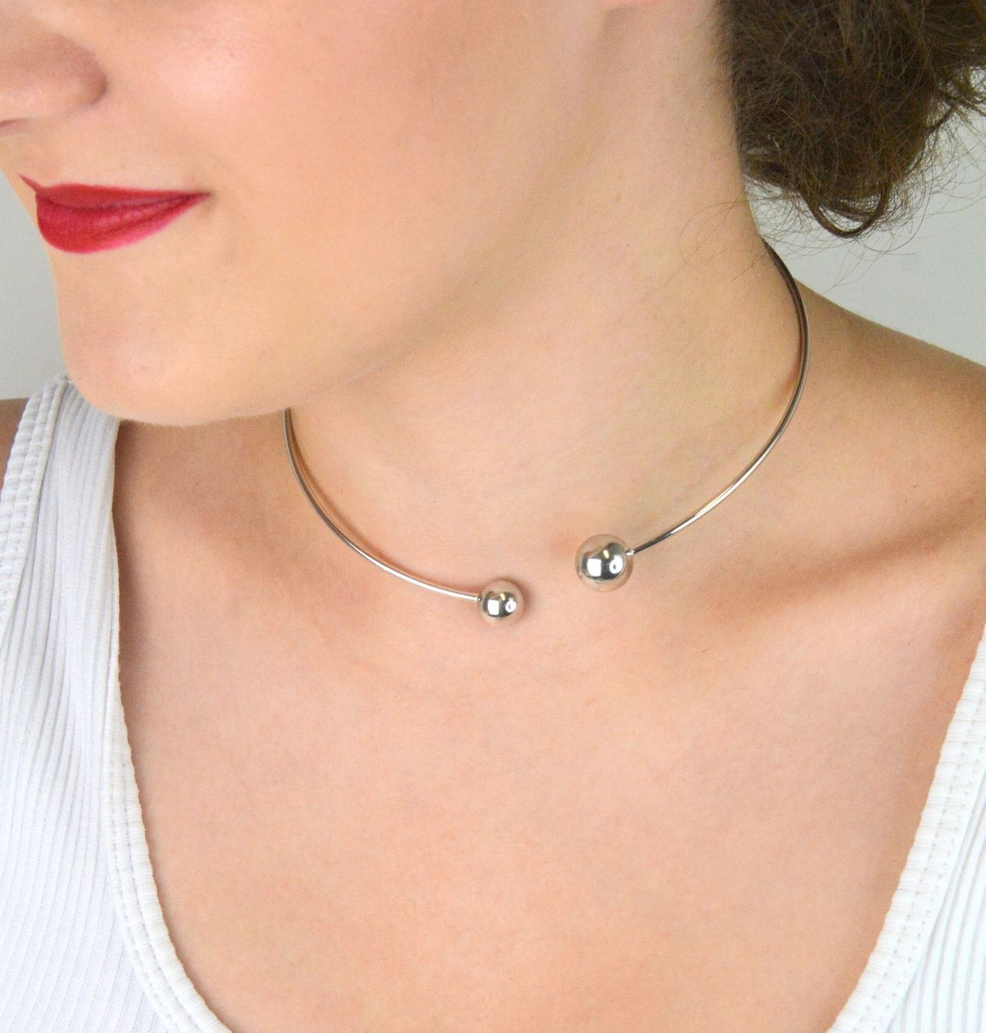 MINET srebrny naszyjnik z kulkami rodowany Ag 925, idealny na wąską szyję 30-33 cm. Minimalistyczny i trwały design, doskonały na co dzień i na wyjątkowe okazje.1.jpg