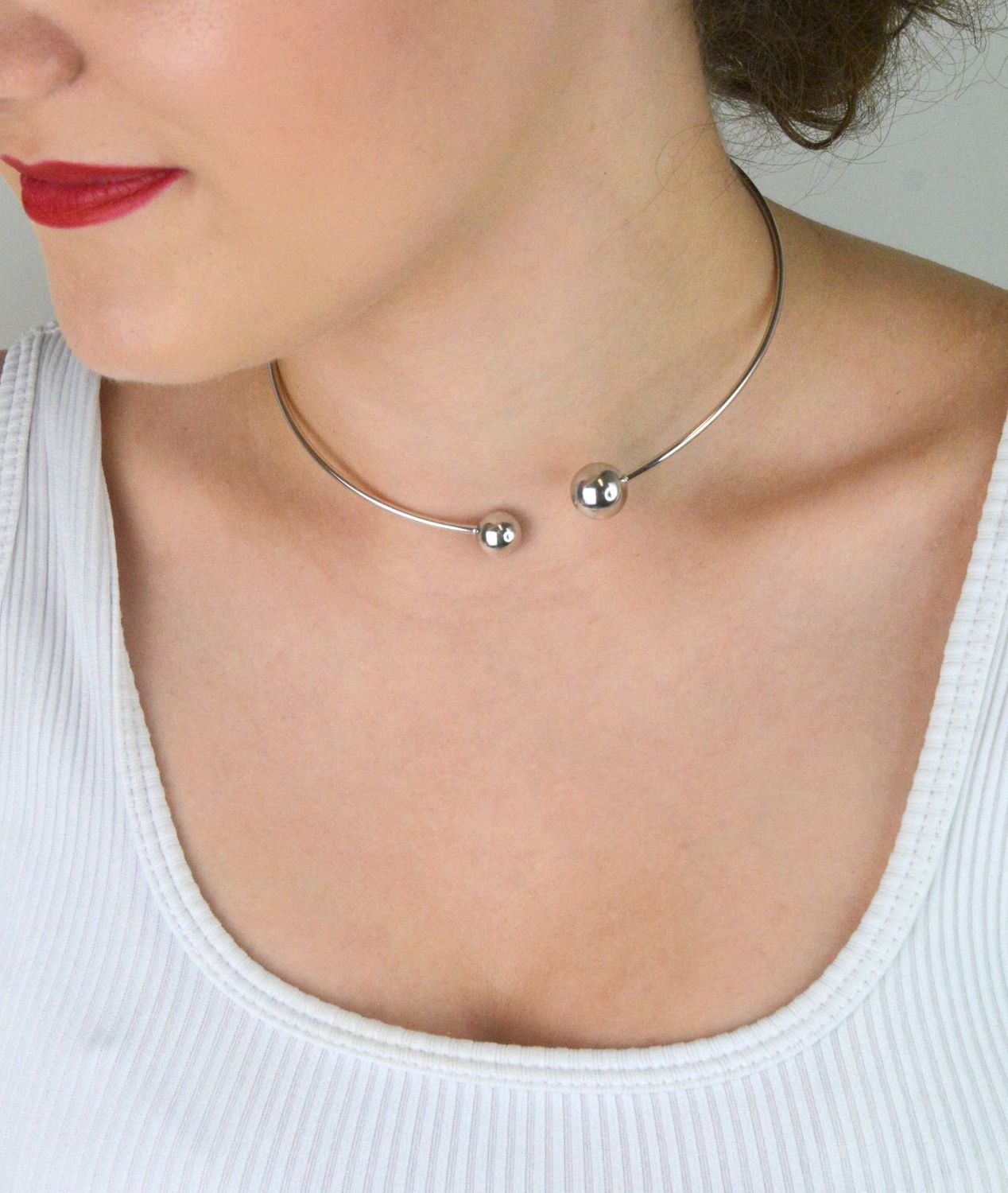 MINET srebrny naszyjnik z kulkami rodowany Ag 925, idealny na wąską szyję 30-33 cm. Minimalistyczny i trwały design, doskonały na co dzień i na wyjątkowe okazje.1.jpg