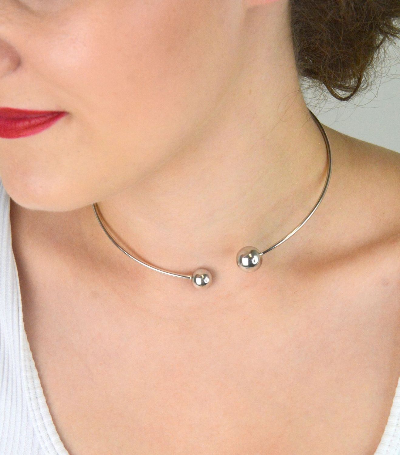 MINET srebrny naszyjnik z kulkami rodowany Ag 925, idealny na wąską szyję 30-33 cm. Minimalistyczny i trwały design, doskonały na co dzień i na wyjątkowe okazje.1.jpg