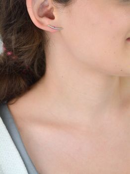 Minimalistyczne kolczyki sztyfty MINET z rodowanego srebra 925. Smukły i elegancki design – idealny wybór na co dzień i specjalne okazje. Sprawdź model JMAS0266SE00! (2).JPG