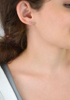 Minimalistyczne kolczyki sztyfty MINET z rodowanego srebra 925. Smukły i elegancki design – idealny wybór na co dzień i specjalne okazje. Sprawdź model JMAS0266SE00! (3).JPG