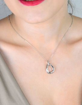 Nowoczesny naszyjnik MINET ze srebra próby 925, rodowany dla trwałego blasku. Designerska zawieszka i długość 45 cm – idealny wybór na co dzień i na specjalne okazje (3).JPG
