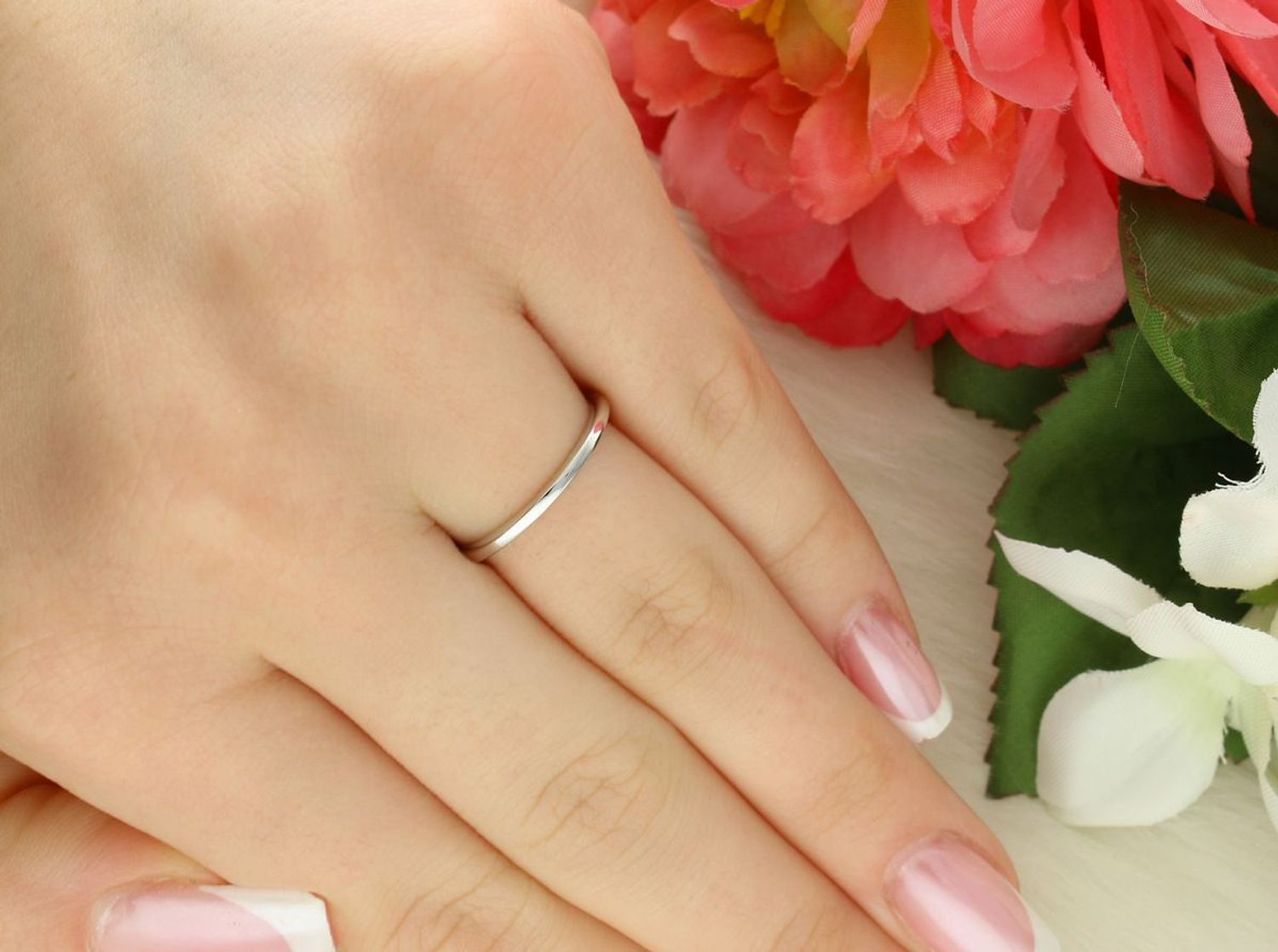 Srebrny pierścionek MINET z motywem serca, rozmiar 12. Wykonany ze srebra próby 925 z rodowanym wykończeniem. Idealny prezent dla ukochanej.1.jpg