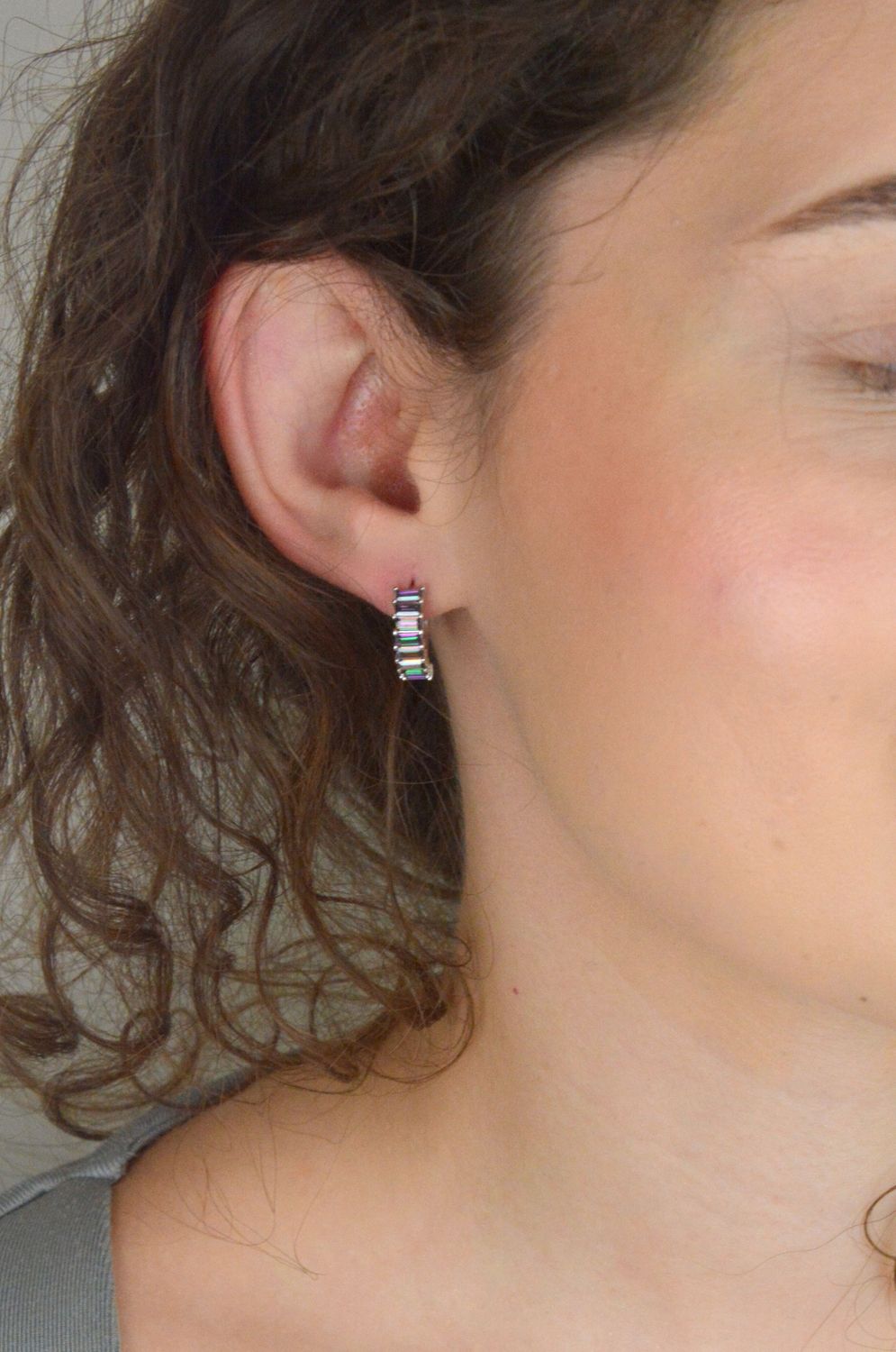 Luksusowe kolczyki MINET z rodowanego srebra Ag 925, ozdobione cyrkoniami. Kolor różowo-zielone. Idealne na specjalne okazje i na co dzień. Model JMAS0293ME00.1.jpg