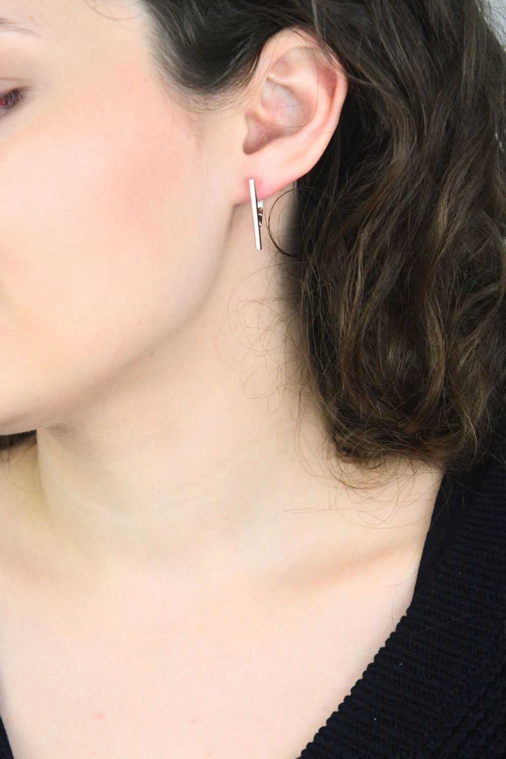 Odkryj srebrne kolczyki MINET z rodowanego Ag 925 – subtelny design, lekkość i wygodne zapięcie. Idealne na co dzień i specjalne okazje.1.jpg