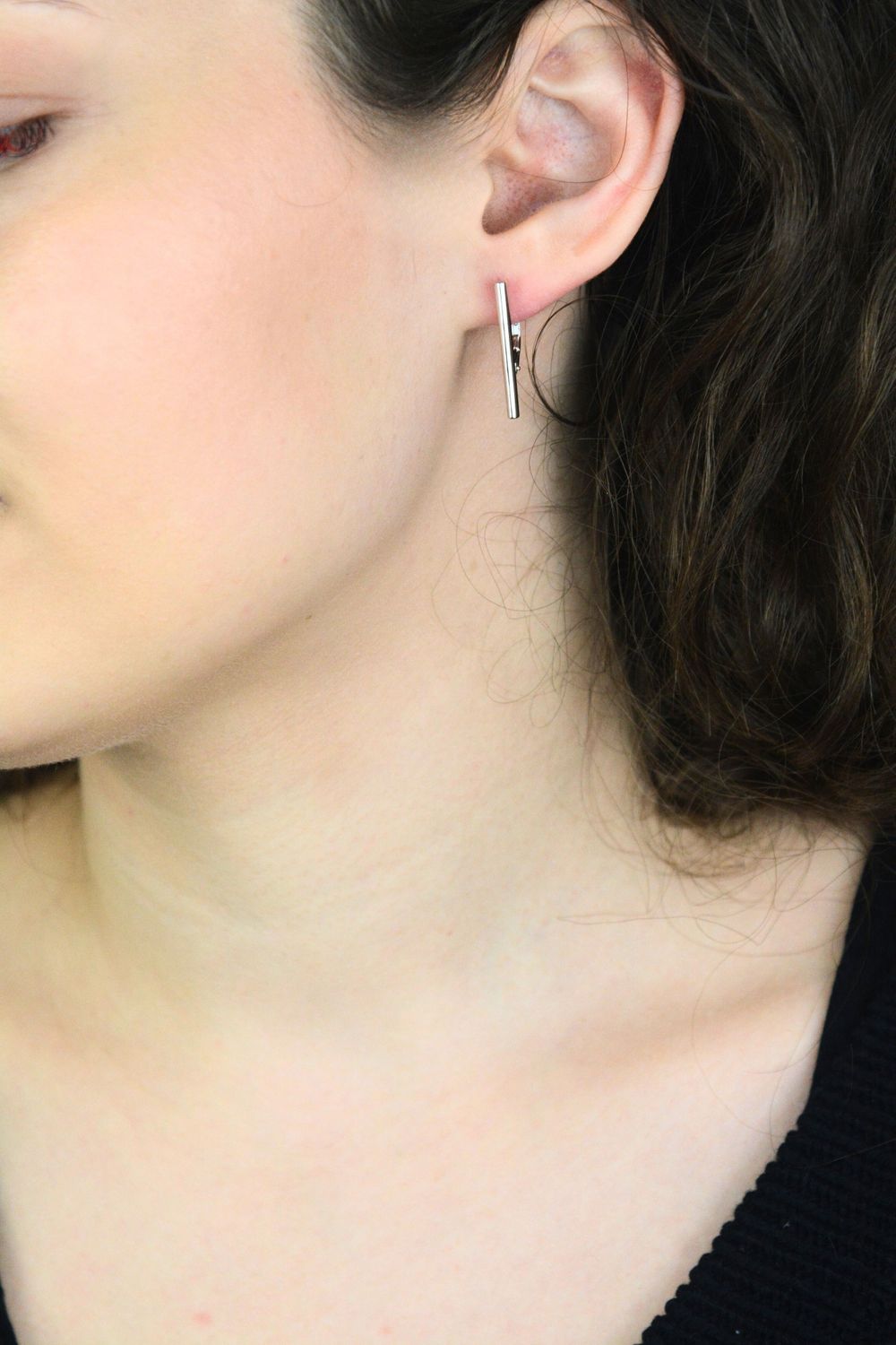 Odkryj srebrne kolczyki MINET z rodowanego Ag 925 – subtelny design, lekkość i wygodne zapięcie. Idealne na co dzień i specjalne okazje.1.jpg