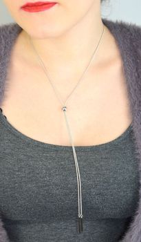 Elegancki srebrny naszyjnik MINET JMAS0296SN70, wykonany ze srebra próby 925, rodowany, długość 70 cm, regulowane zapięcie. Delikatny design idealny do codziennych stylizacji i na wyjątkowe okazje (1).JPG