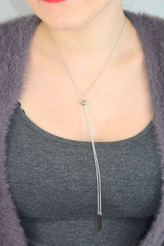 Elegancki srebrny naszyjnik MINET JMAS0296SN70, wykonany ze srebra próby 925, rodowany, długość 70 cm, regulowane zapięcie. Delikatny design idealny do codziennych stylizacji i na wyjątkowe okazje (2).JPG