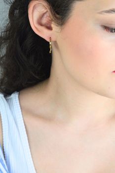 MINET Kolczyki pozłacane z falbanką Ag 925 (1).jpg