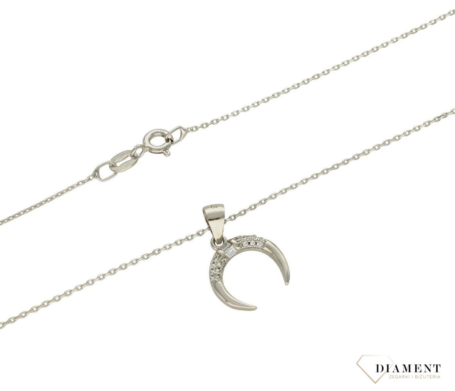 Srebrny naszyjnik damski celebrytka z ozdobną zawieszką półksiężyc z cyrkoniami JMAS5035SN45.  Naszyjnik wykonany z najwyższej próby srebra z dodatkiem zawieszki półksiężyc z cyrkoniami. Biżuteria o niezwykle oryginal.jpg