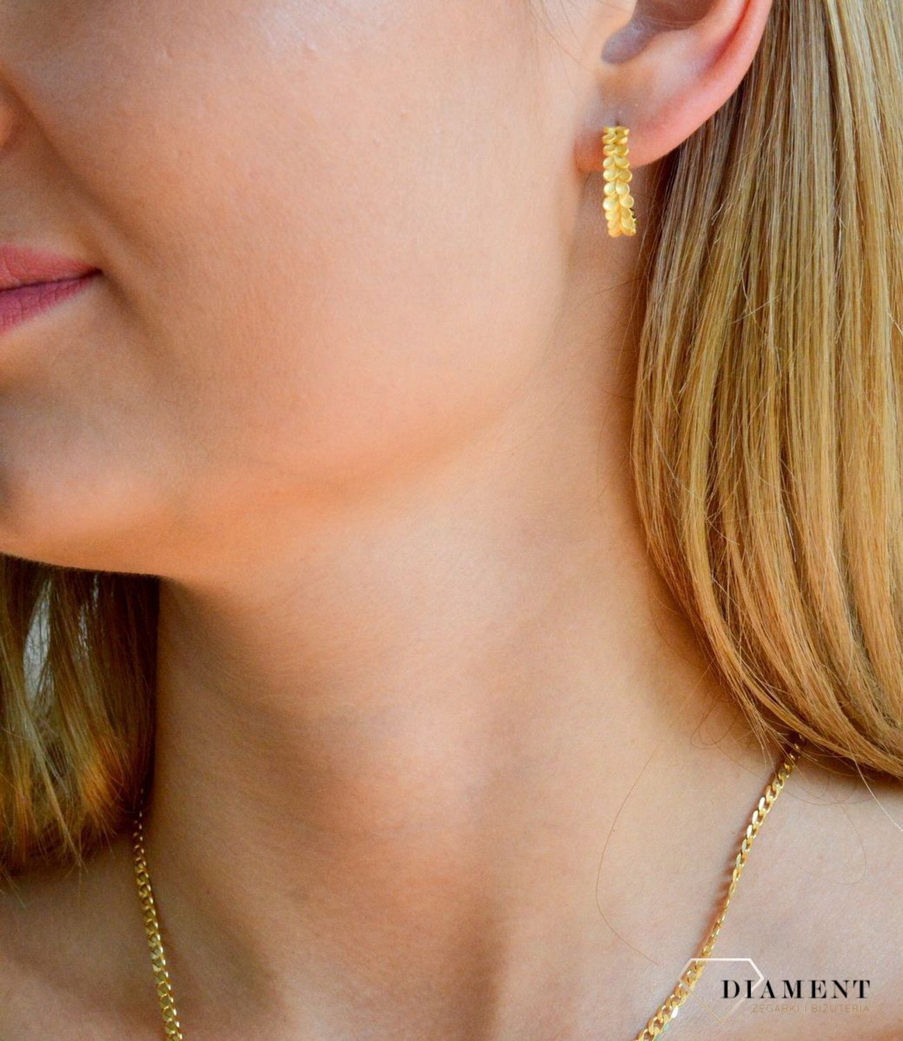 Srebrne kolczyki damskie pozłacane z matowym wykończeniem JMAS5043XE00.jpg