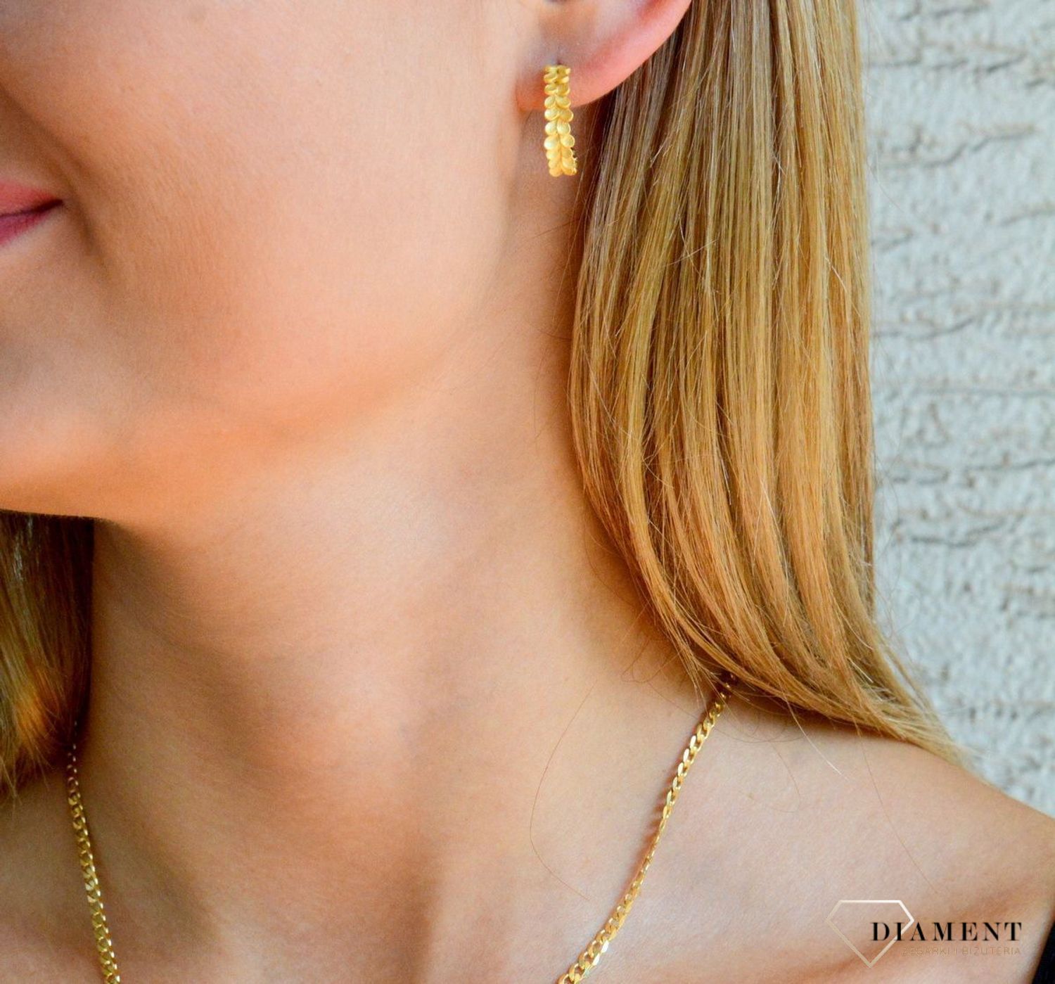 Srebrne kolczyki damskie pozłacane z matowym wykończeniem JMAS5043XE00.jpg