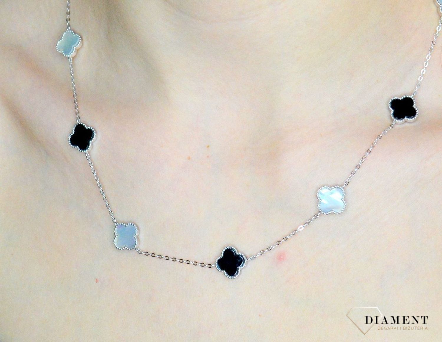 Srebrny naszyjnik damski 925 koniczynka z białą masą perłową i onyksem JMAS7043CN60 (2).jpg