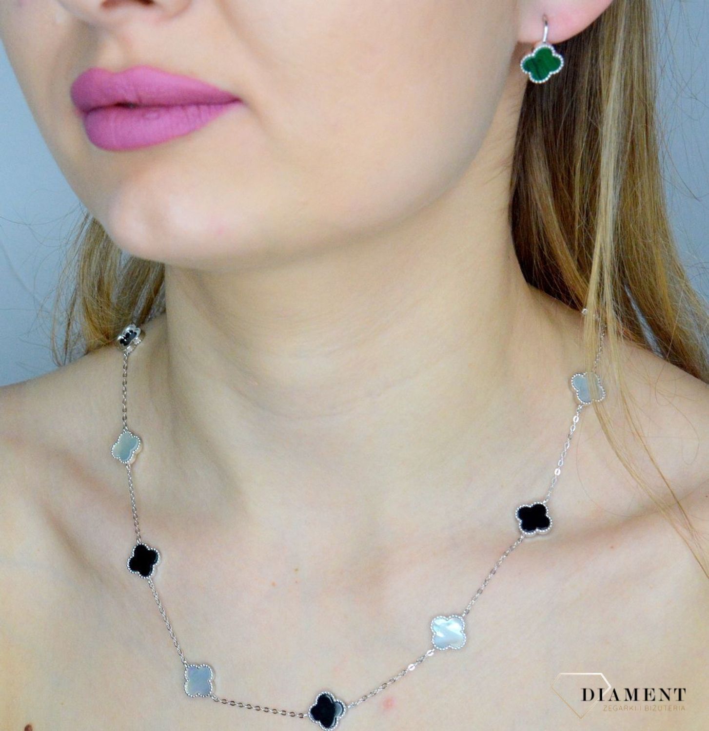 Srebrny naszyjnik damski 925 koniczynka z białą masą perłową i onyksem JMAS7043CN60 (2).jpg