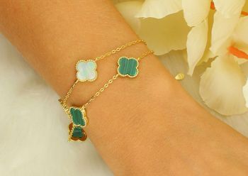 Pozłacana srebrna bransoletka damska próby 925 z koniczynką z masy perłowej i malachitu. Elegancka, symboliczna, idealna na prezent dla kobiety.33.jpg