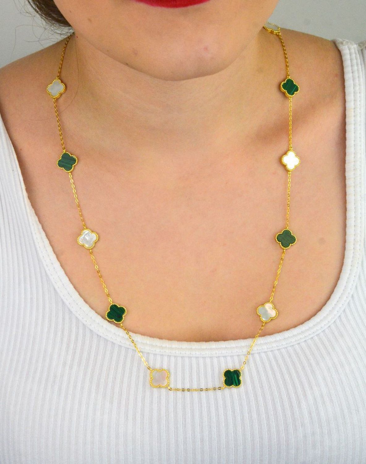 Pozłacany naszyjnik damski z koniczynką z masy perłowej i malachitu. Srebro 925, długość 60 cm, waga 3,05 g. Elegancki, symboliczny i idealny na prezent.1.jpg