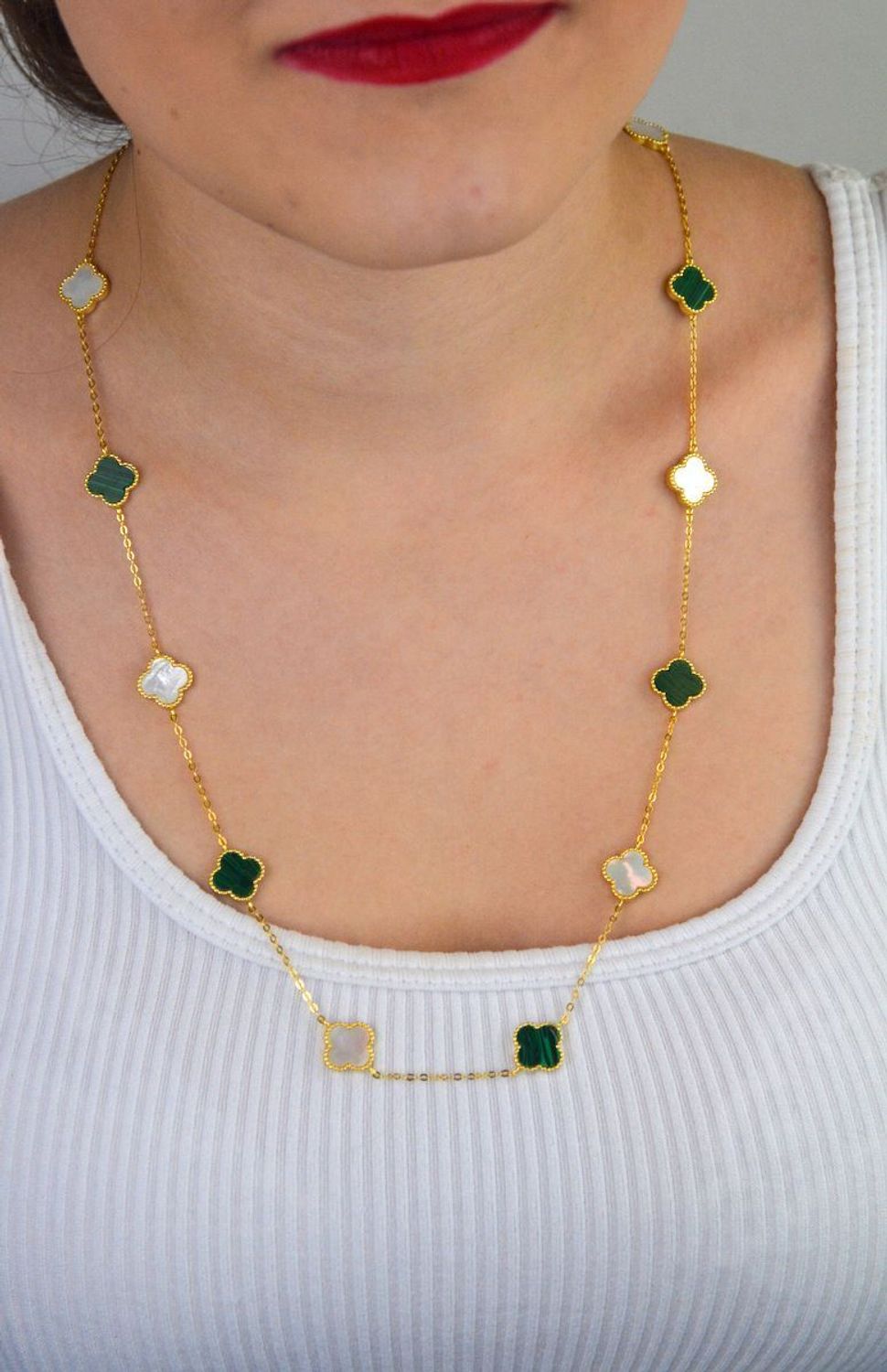 Pozłacany naszyjnik damski z koniczynką z masy perłowej i malachitu. Srebro 925, długość 60 cm, waga 3,05 g. Elegancki, symboliczny i idealny na prezent.1.jpg