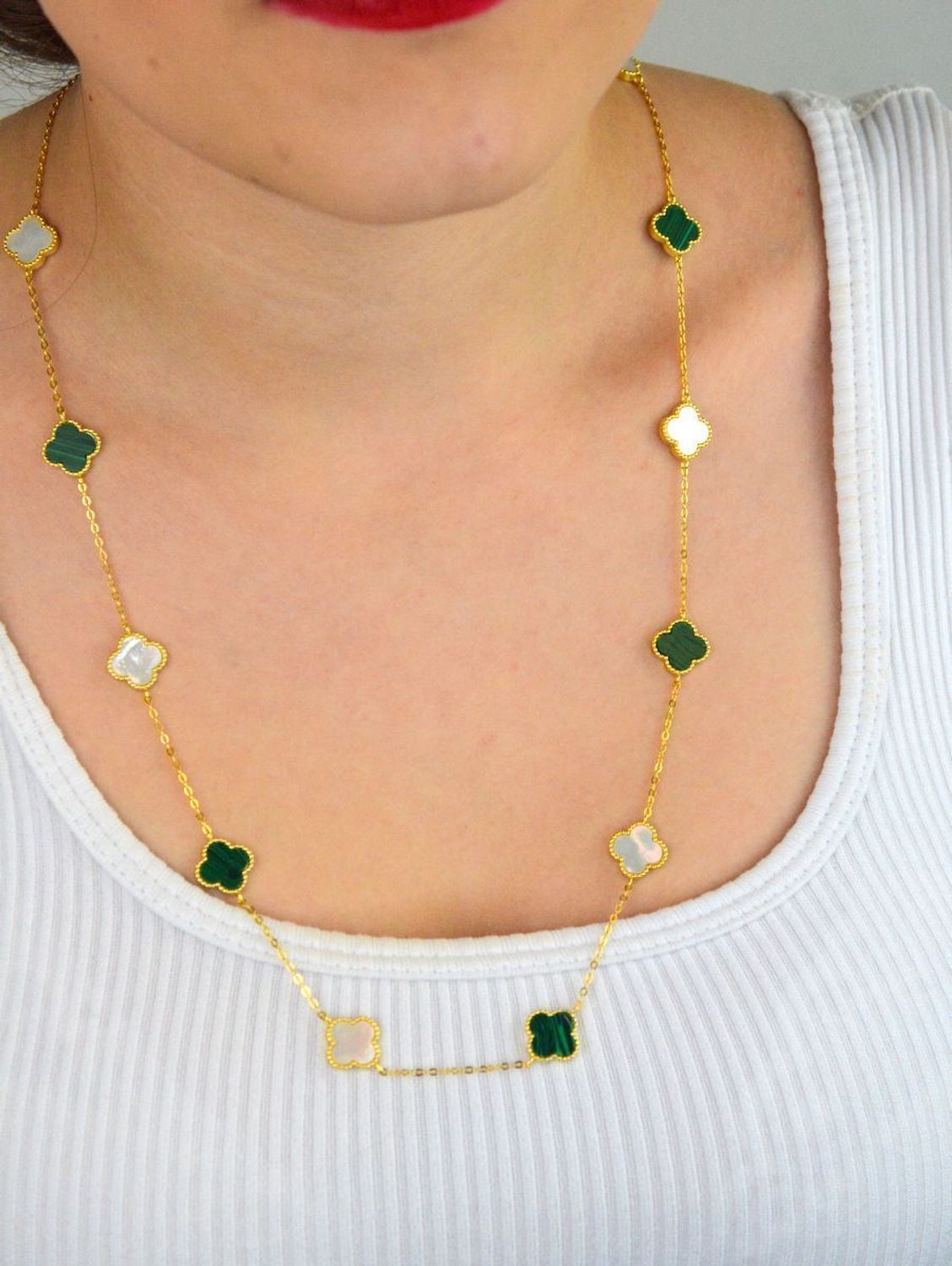 Pozłacany naszyjnik damski z koniczynką z masy perłowej i malachitu. Srebro 925, długość 60 cm, waga 3,05 g. Elegancki, symboliczny i idealny na prezent.1.jpg