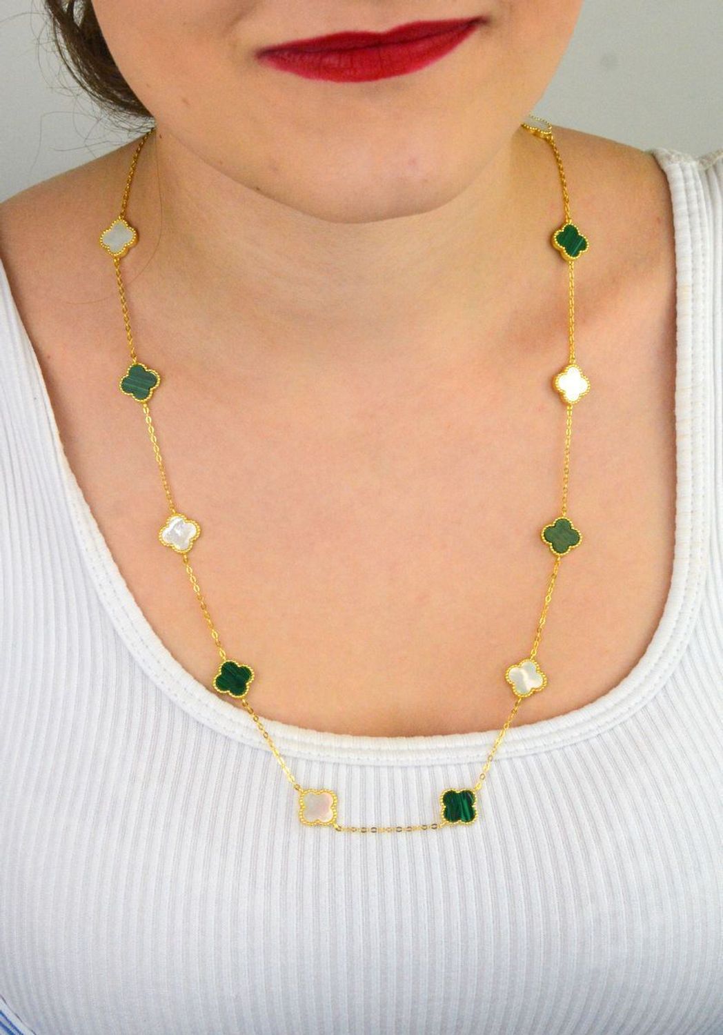 Pozłacany naszyjnik damski z koniczynką z masy perłowej i malachitu. Srebro 925, długość 60 cm, waga 3,05 g. Elegancki, symboliczny i idealny na prezent.1.jpg